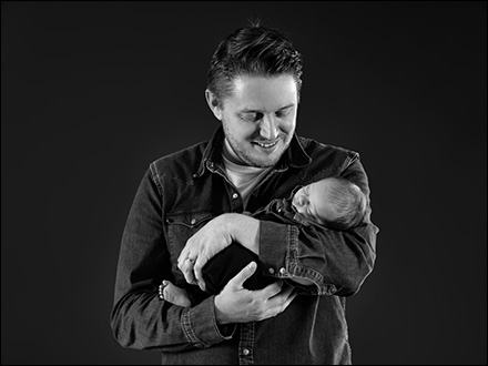 Shooting photo avec le bébé en studio professionnel